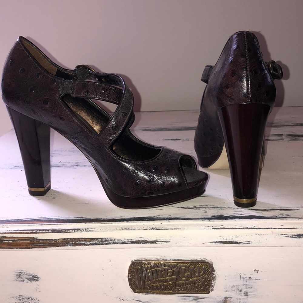 Banana Republic platform peep toe shoe